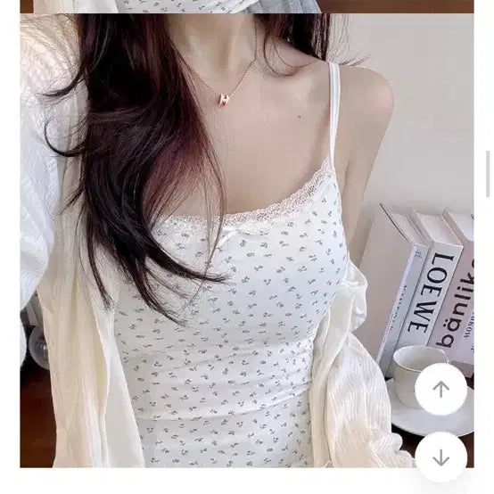 [BUNJANG] Avely Flower Lace Camisole / 에이블리 플라워 레이스 끈나시