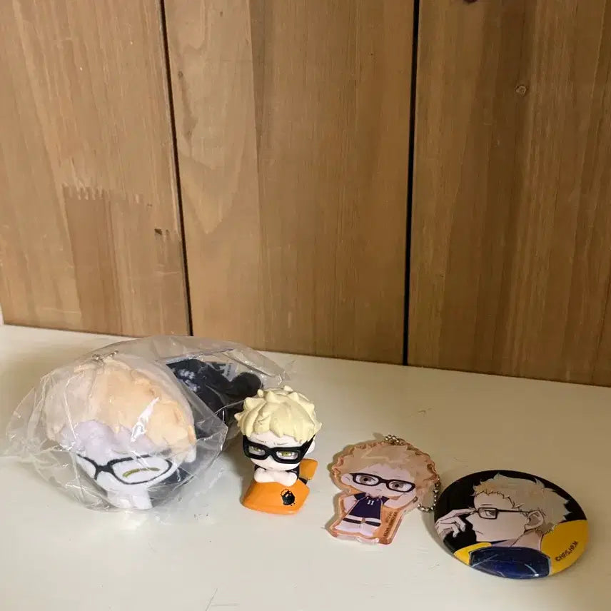 [BUNJANG] Haikyuu!! Tsukishima Kei Plush, Hug Character, Onemutan Acrylic Keychain, Can Badge Bundle Set / 하이큐 츠키시마 케이 누이 허그캬라 오네무탄 아크릴키링 캔뱃지 일괄