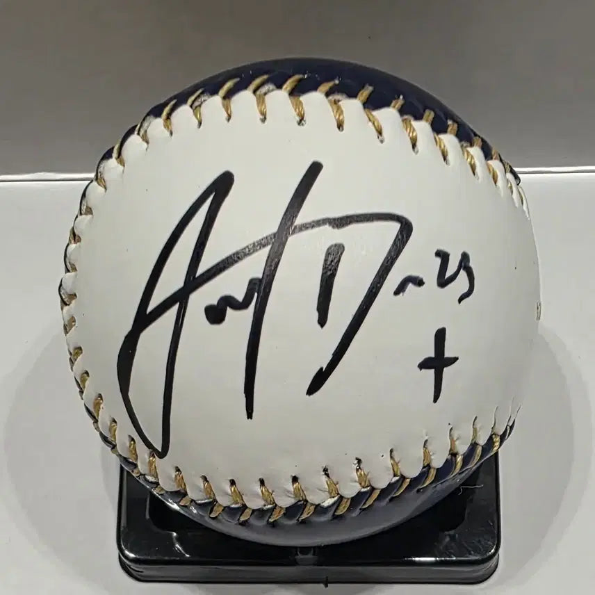 [BUNJANG] Austin 2024 Golden Glove Commemorative Signed Baseball / 오스틴 2024 골든글러브 기념구 싸인볼