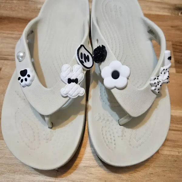 [BUNJANG] Crocs Jibbitz Charm Embellished Sandals Beige W8 / 크록스 지비츠 참 장식 샌들 베이지 W8