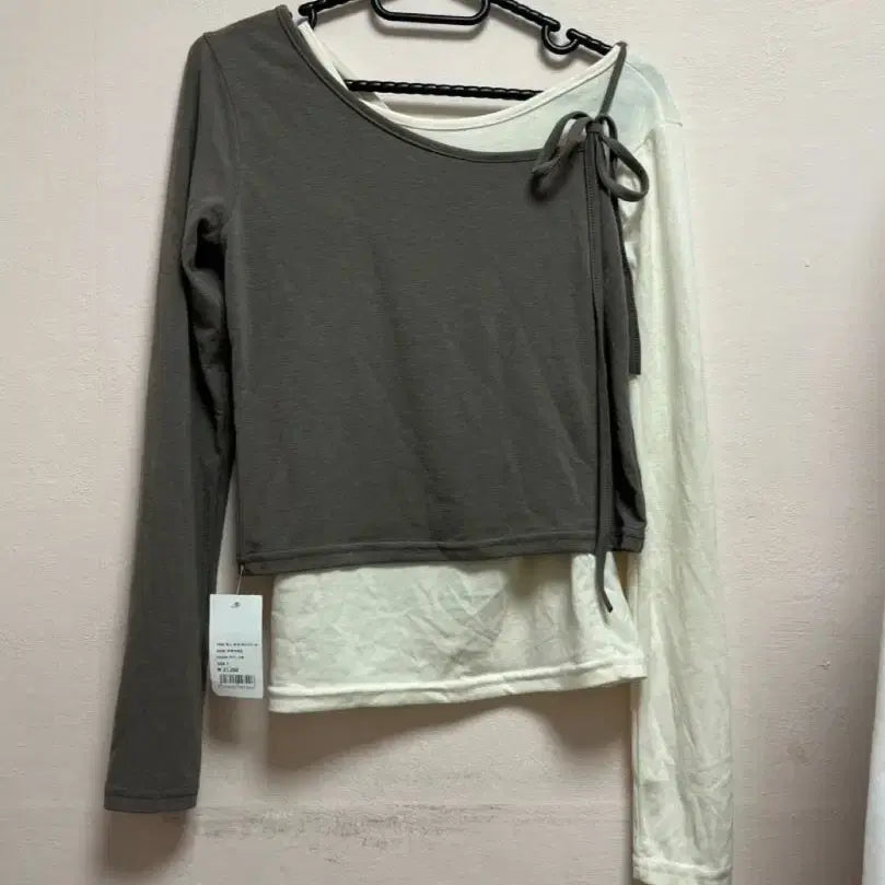 [BUNJANG] Layered Long Sleeve T-Shirt (Khaki + Cream) / [새상품 택O] 양배색세트 레이어드 롱슬리브 티셔츠 F