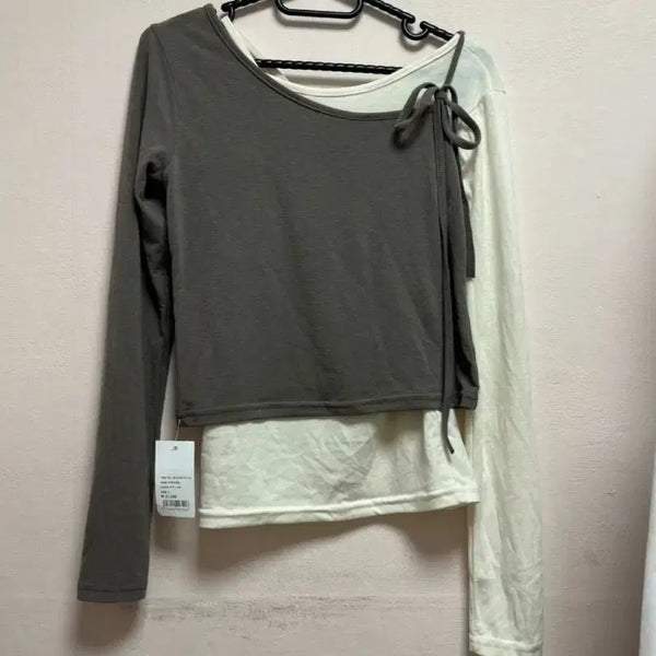 [BUNJANG] Layered Long Sleeve T-Shirt (Khaki + Cream) / [새상품 택O] 양배색세트 레이어드 롱슬리브 티셔츠 F