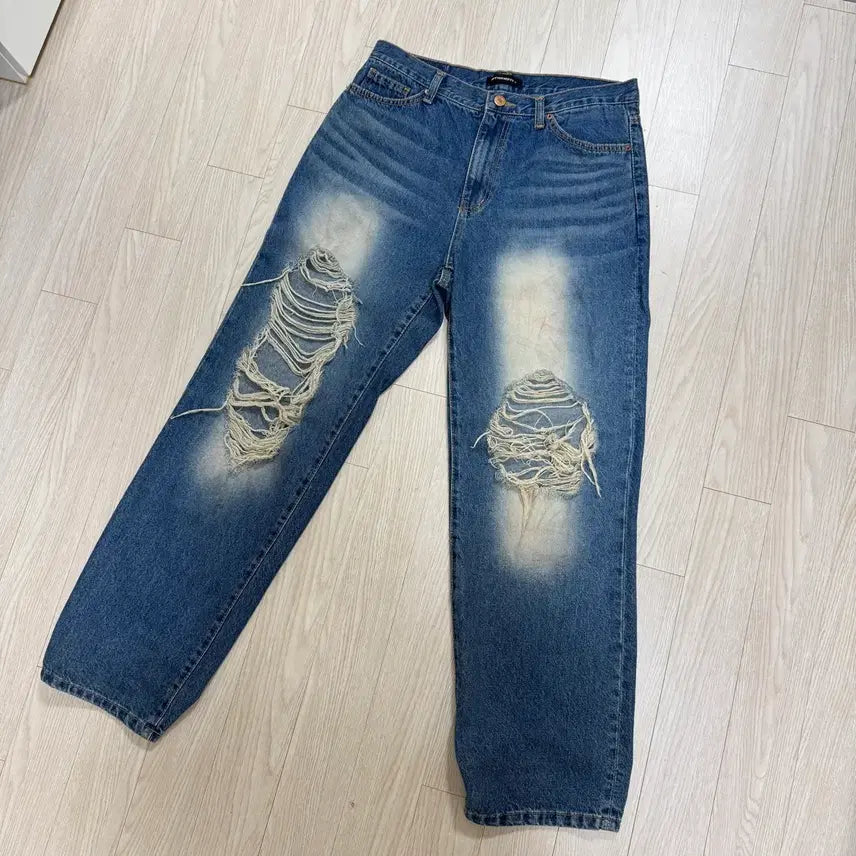 [BUNJANG] Adelfit Washed Scratch Light Wash Denim Pants (L) / 아덜핏 워싱 스크래치 연청 데님팬츠(L)