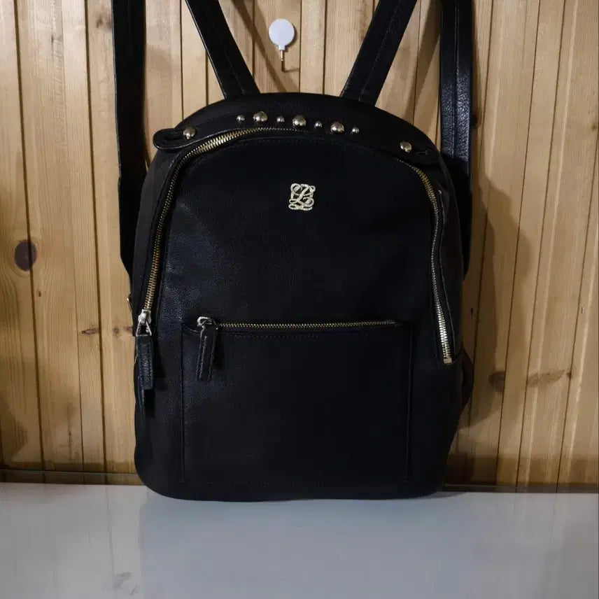 [BUNJANG] Louis Quatorze Studded Leather Backpack / 루이까또즈 스터드 레더 백팩