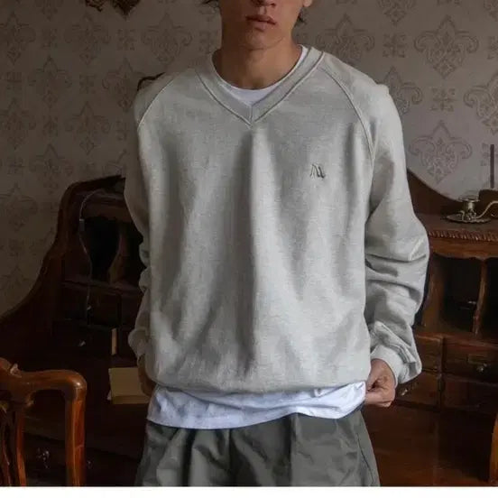 [BUNJANG] Midouttop V-Neck Sweatshirt / L) 미들아우토프 브이넥 스웻셔츠
