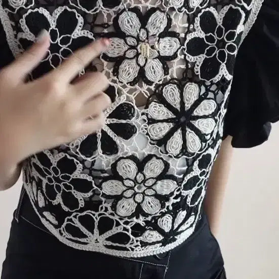 [BUNJANG] ZARA Puff Flower Crochet Blouse / 자라 퍼프 플라워 크로셰 블라우스