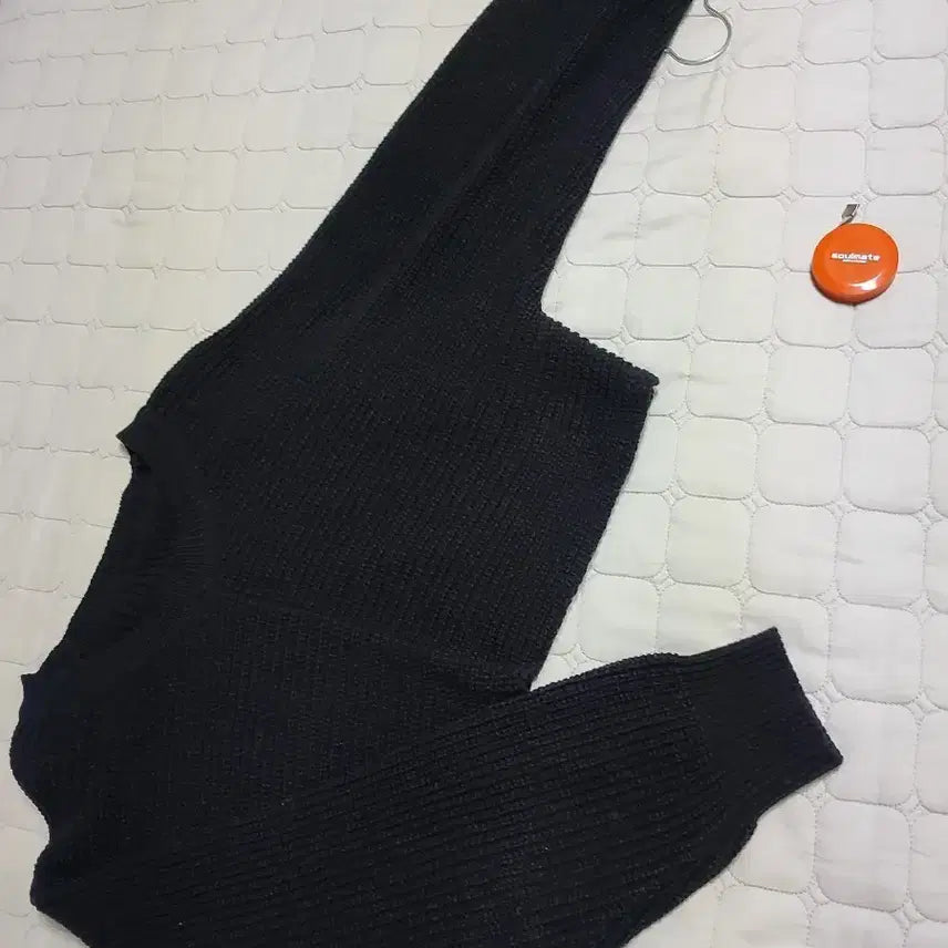 [BUNJANG] Cropped Long Sleeve Black Knit Top / 크롭 긴팔 검정 니트