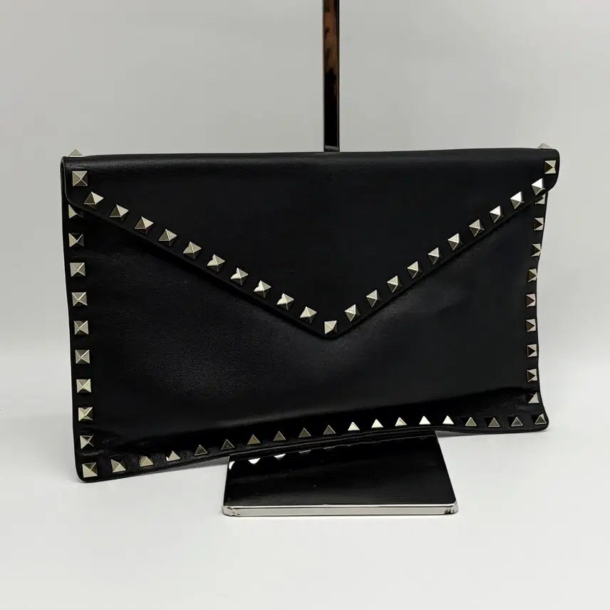 [BUNJANG] Valentino Rockstud Flap Clutch Bag Black / [100%정품] 발렌티노 락스터드 플랩 클러치백 블랙