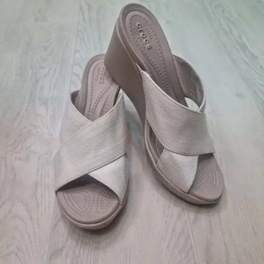 [BUNJANG] Crocs W7 Beige Linen Sandals / W7/ 크록스/인기단종템