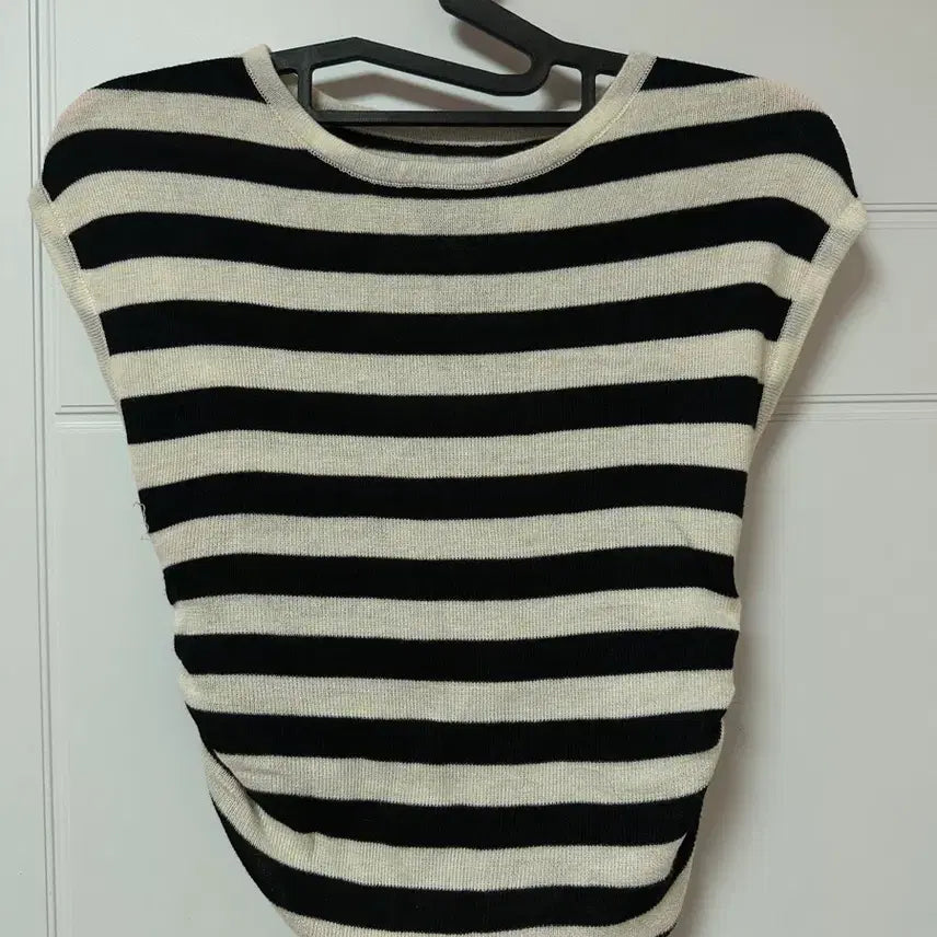 [BUNJANG] Stripe Sleeveless Top / 스트라이프 나시