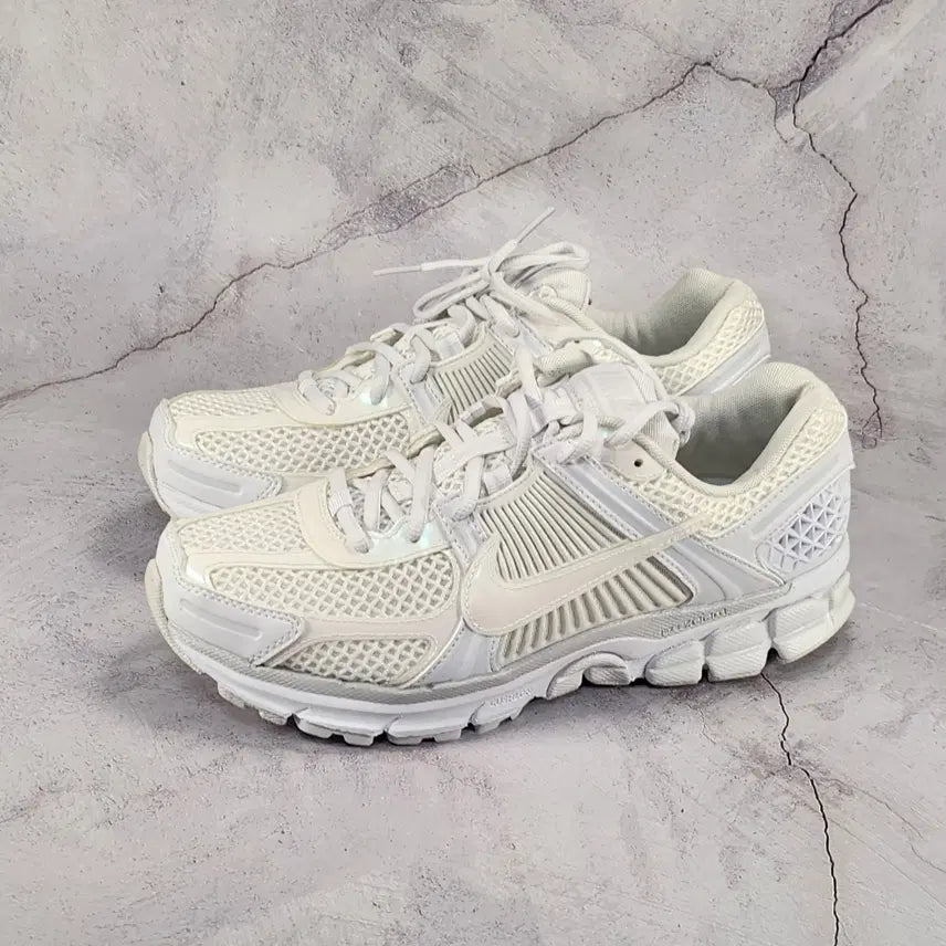 [BUNJANG] Nike Men's Zoom Vomero 5 SE White Platinum Tint / 나이키 남성260 줌 보메로 5 SE 화이트 플래티넘 틴트 새제품