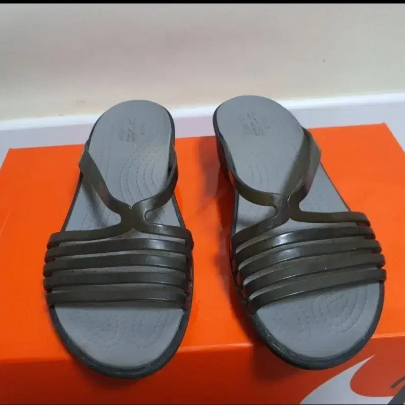 [BUNJANG] Crocs Isabella Mini Wedge Sandals W5 (US) / 크록스 이즈벨라 미니 웨지 샌들 225-230mm (W5)