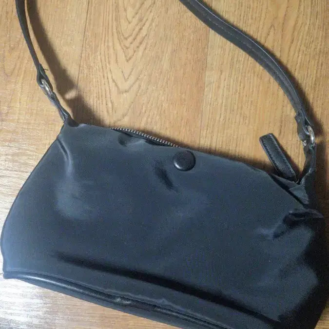[BUNJANG] Women's Nylon Shoulder Bag Black / 여성 나일론 숄더백 블랙 숄더백