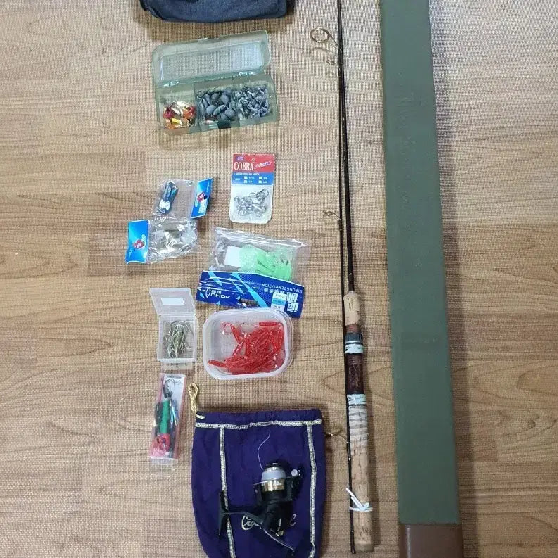 [BUNJANG] Fishing Set - River Stone Gold Rod, Pinnacle Limit Reel, Tackle Box & Accessories / 루어 낚시 세트-B: 루어대, 릴, 로드 케이스, 루어용 크로스 백 등