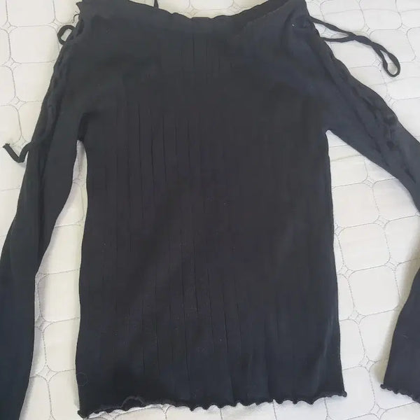 [BUNJANG] Off-Shoulder Ribbed Knit T-Shirt / 어깨트임 골지 티셔츠