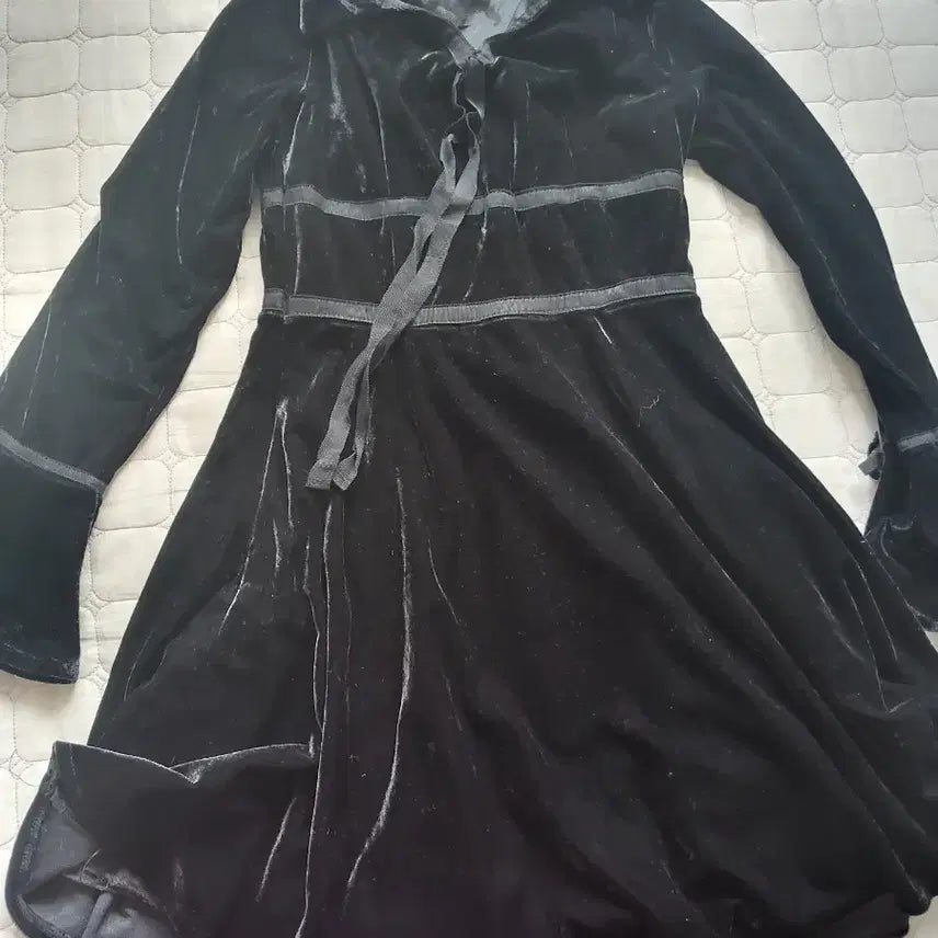 [BUNJANG] Black Velvet Ribbon Dress / 고스룩 블랙 벨벳 리본 원피스