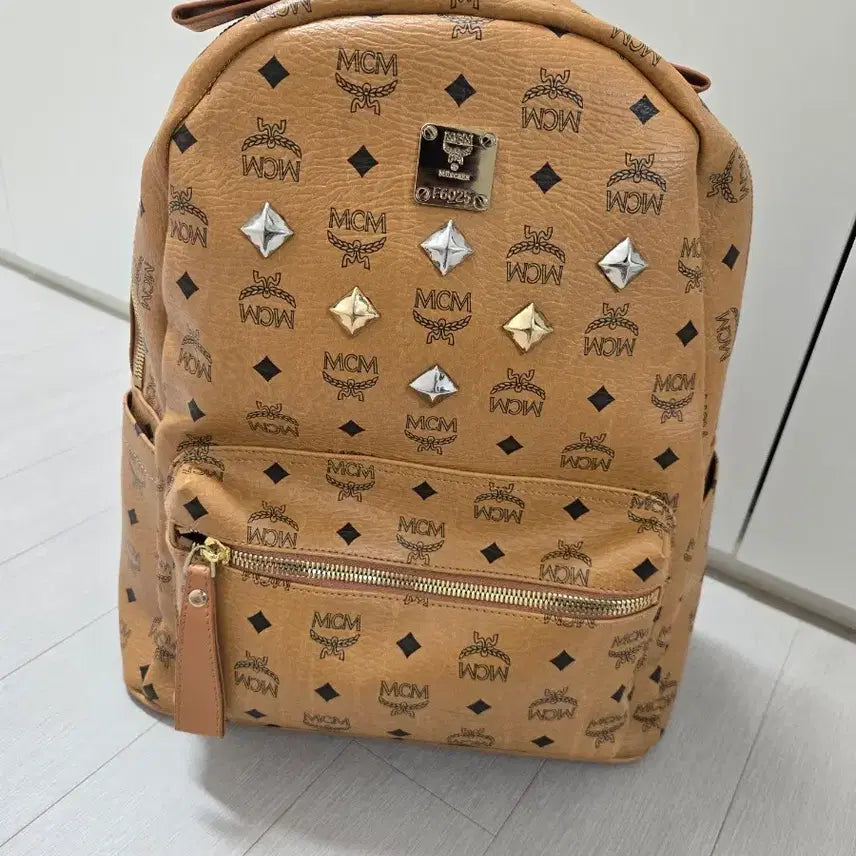 [BUNJANG] MCM Studded Logo Backpack Brown / mcm 백팩