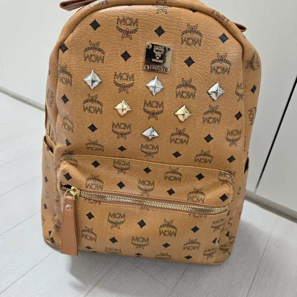 [BUNJANG] MCM Studded Logo Backpack Brown / mcm 백팩