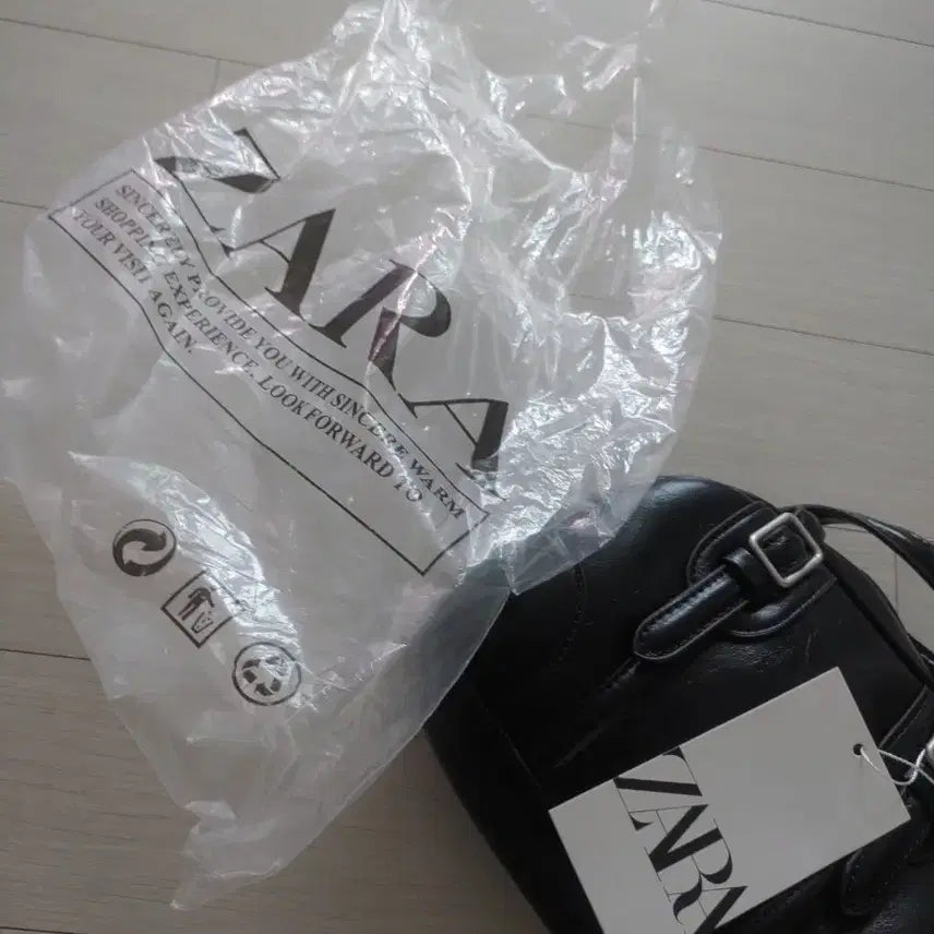 [BUNJANG] Zara Black Mini Hobo Crossbody Bag / 자라 블랙 미니 크로스백 호보백