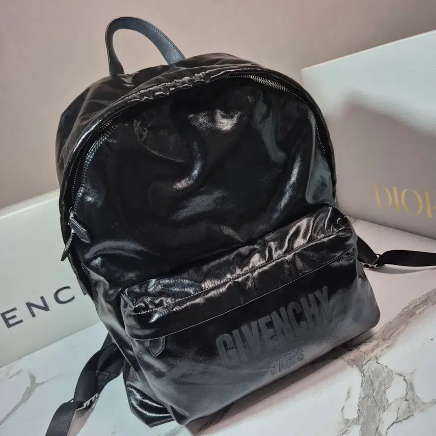 [BUNJANG] Givenchy Black Enamel Backpack Women's Bag / (정품) 지방시 블랙 에나멜 백팩 여성 가방