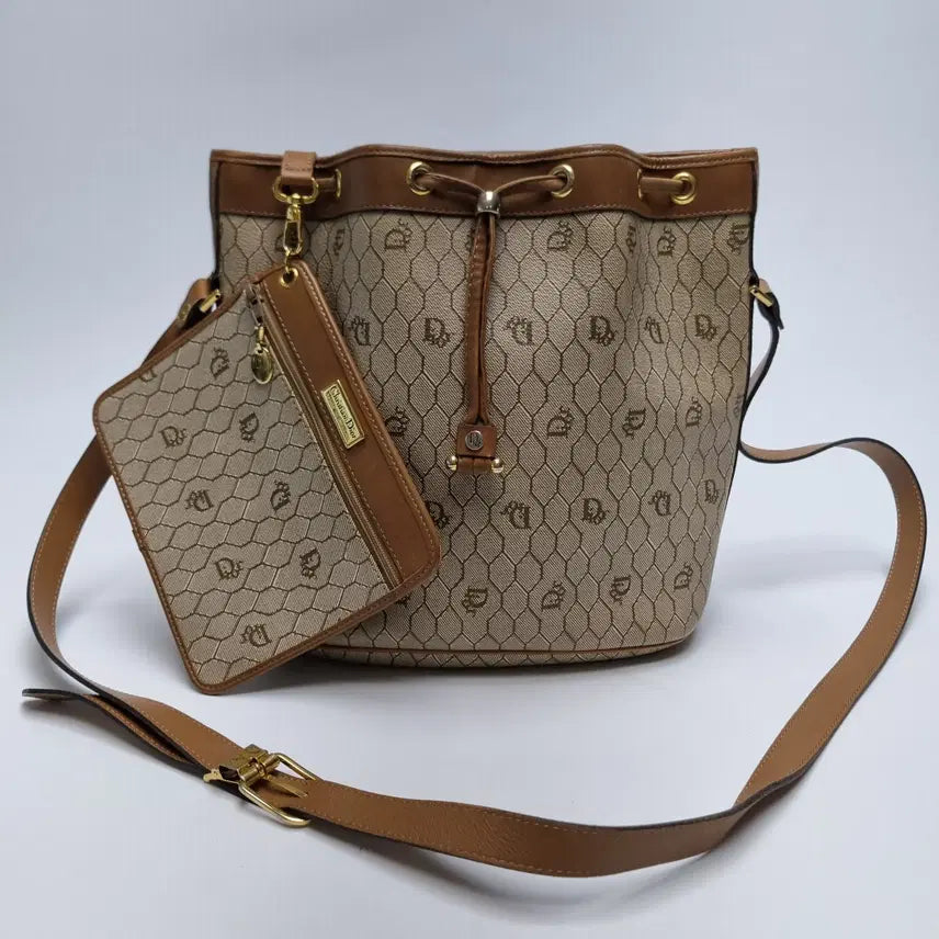 [BUNJANG] Dior Honeycomb Bucket Bag Shoulder Bag with Pouch / 디올 DIOR 허니콤 버킷백 숄더백 (최상급, 희소템, 파우치 포함)