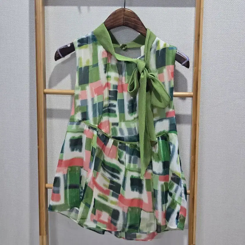 [BUNJANG] Green Ribbon Sleeveless Blouse / 시원한 그린 리본 민소매블라우스