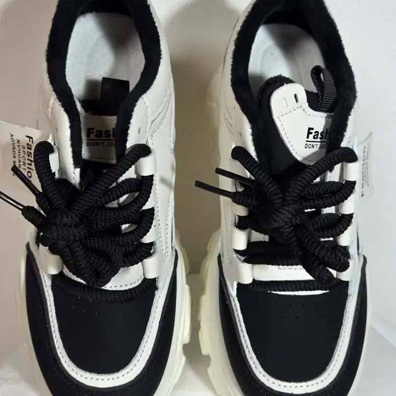 [BUNJANG] Height-Increasing Sneakers (New with Stains) / 키높이 운동화((이염있는 새제품))