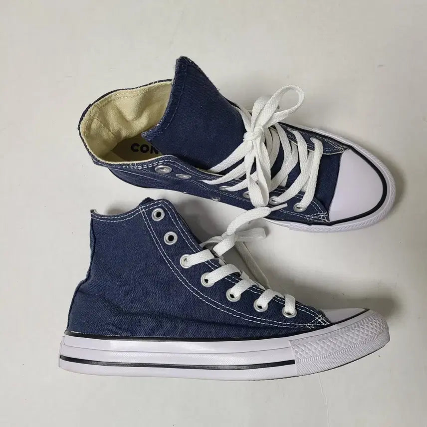 [BUNJANG] Converse Sneakers 240mm / 240mm 컨버스 스니커즈