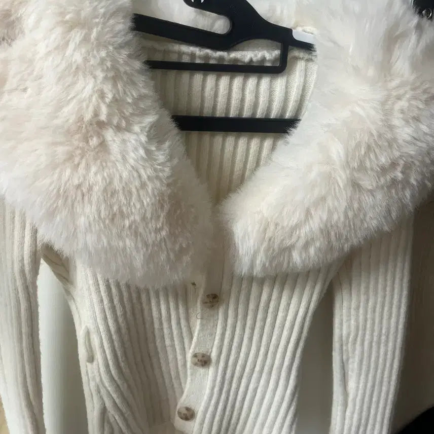 [BUNJANG] Detachable Fur Long Sleeve Cardigan / 긴팔 퍼 가디건 털 탈부착