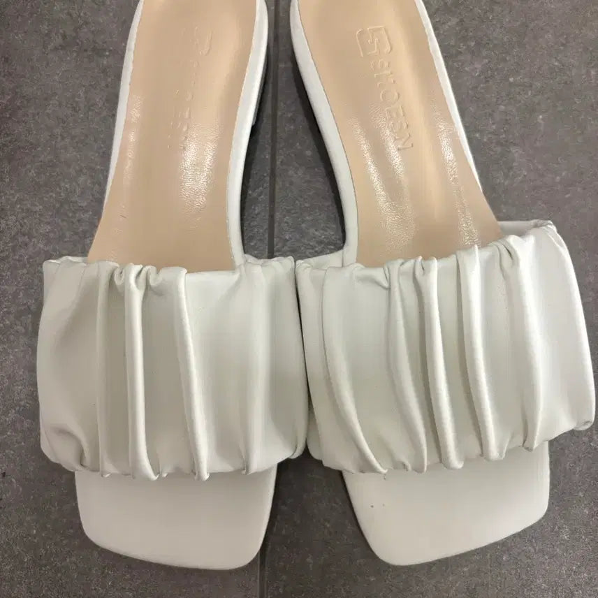 [BUNJANG] Shirring Mule Sandals Size 230 / 셔링 뮬 샌들 230