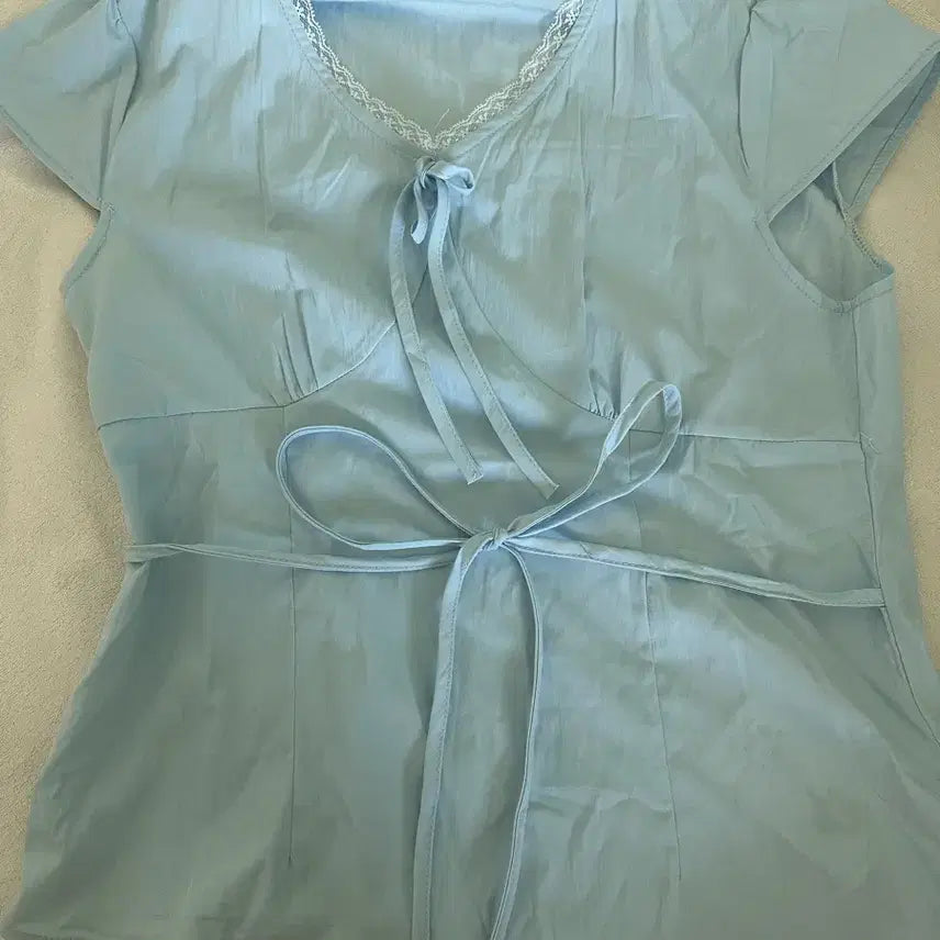 [BUNJANG] Light Blue Lace Ribbon Blouse / 하늘색 레이스 뒷리본 블라우스