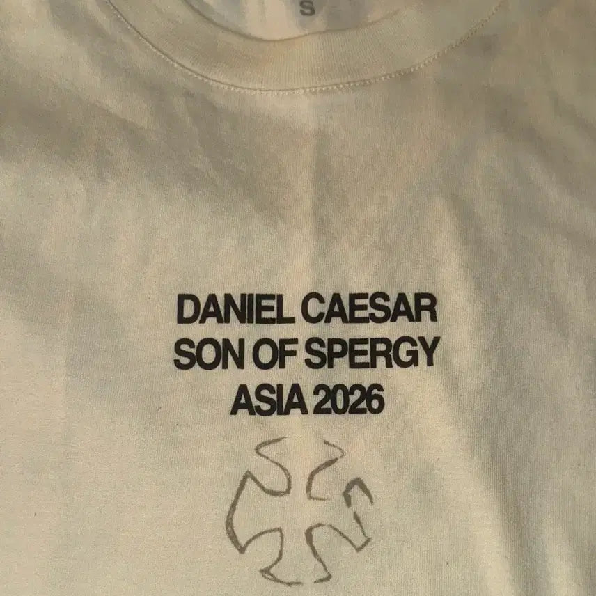 [BUNJANG] Daniel Caesar 'SON OF SPERGY ASIA 2026' T-Shirt / 다니엘 시저MD 티셔츠