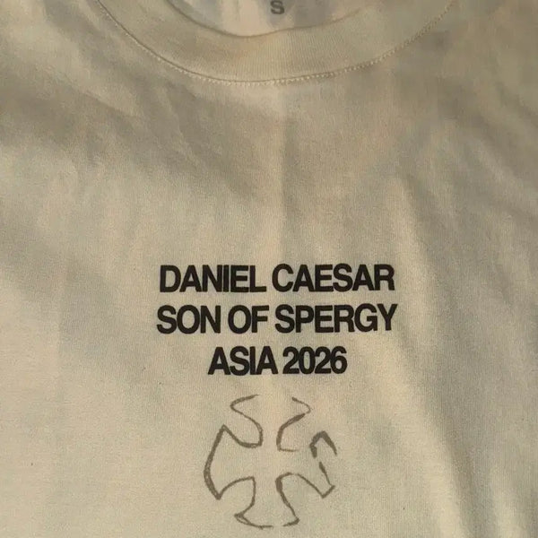 [BUNJANG] Daniel Caesar 'SON OF SPERGY ASIA 2026' T-Shirt / 다니엘 시저MD 티셔츠