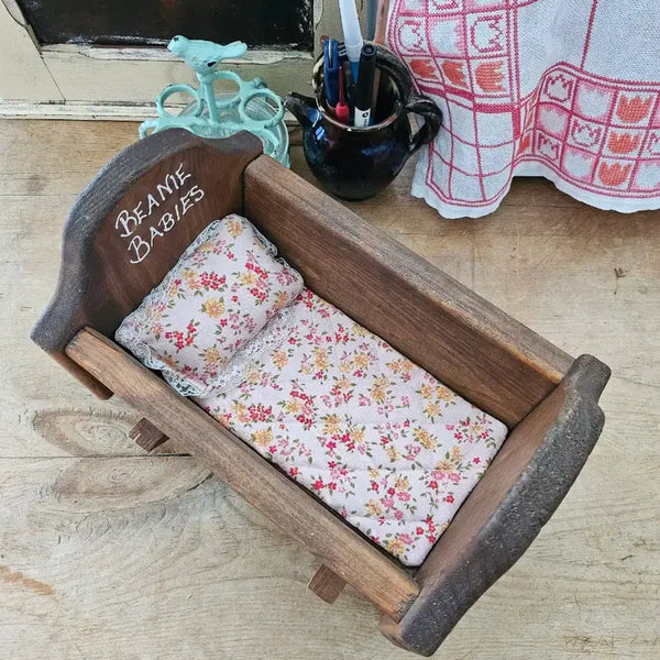 [BUNJANG] Vintage Wooden Baby Doll Bed with Floral Bedding / <무료배송>길이26x폭17x높이19 빈티지 원목 베이비돌 침대