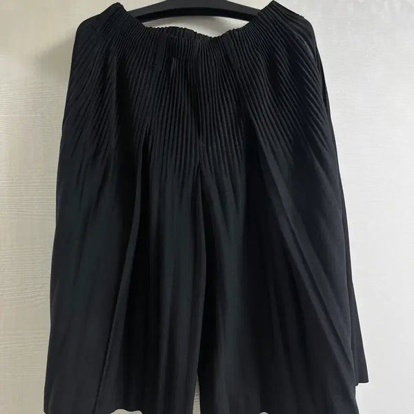 [BUNJANG] Homme Plissé Issey Miyake 25SS Fluffy Wide Bermuda Pants Black Size 2 / 25ss 옴므플리세 플러피와이드팬츠(버뮤다) 2사이즈(30)