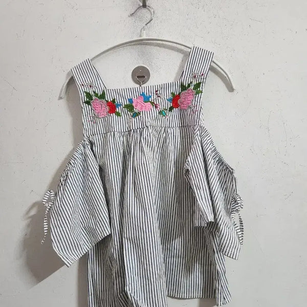 [BUNJANG] Stripe Floral Embroidery Off-Shoulder Blouse / 스트라이프 꽃 자수 오프숄더 블라우스