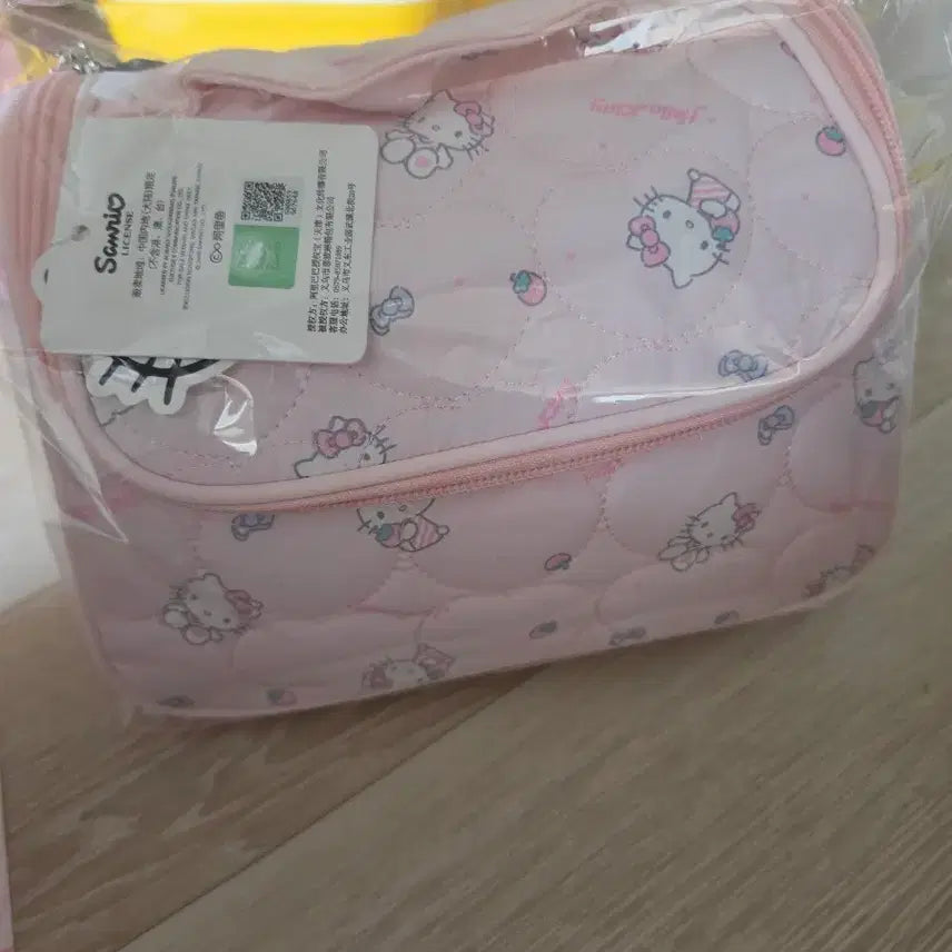 [BUNJANG] Sanrio Hello Kitty Quilted Pouch Pink / 산리오 헬로키티 파우치 핑크