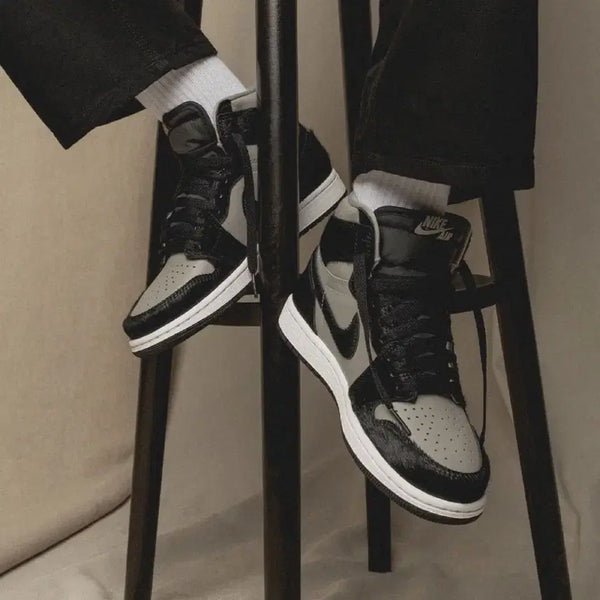 [BUNJANG] Nike Air Jordan 1 High OG Medium Grey (Women's Sizing) Sneakers / 나이키 에어 조던 1 하이 OG 미디엄 그레이 270