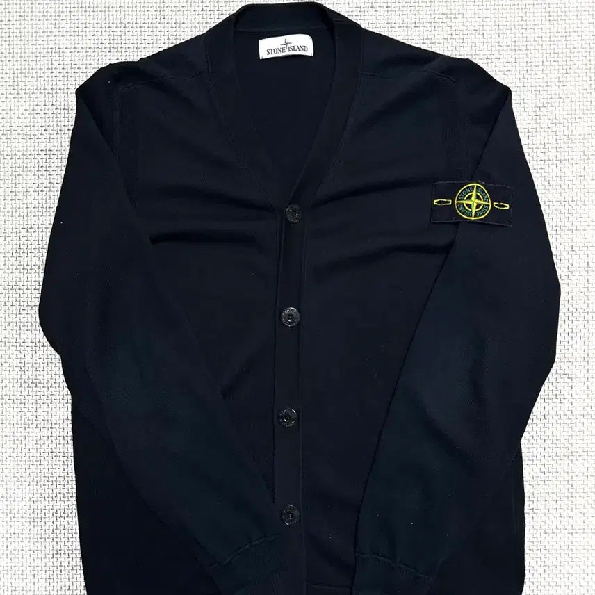 [BUNJANG] Stone Island Black Badge Cardigan / [L/당일배송] 신형 스톤아일랜드 블랙 와펜 가디건