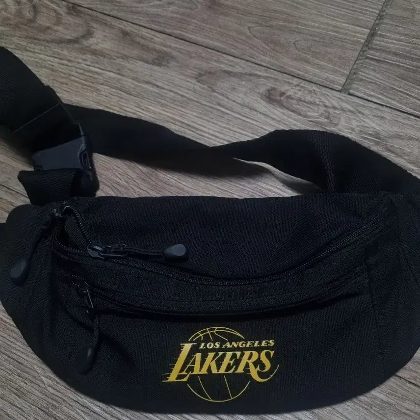 [BUNJANG] LA Lakers Hip Pack Black / LA 레이커스 힙색 블랙