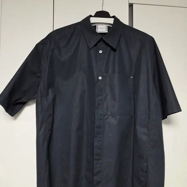 [BUNJANG] Wooyoungmi Back Logo Short Sleeve Shirt Black / [50] 우영미 백로고 숏슬리브 셔츠 블랙 - 24SS 판매