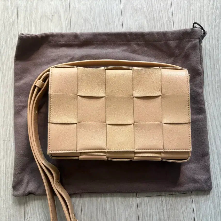 [BUNJANG] Bottega Veneta Cassette Bag Medium / 보테가베네타 카세트백 미디움