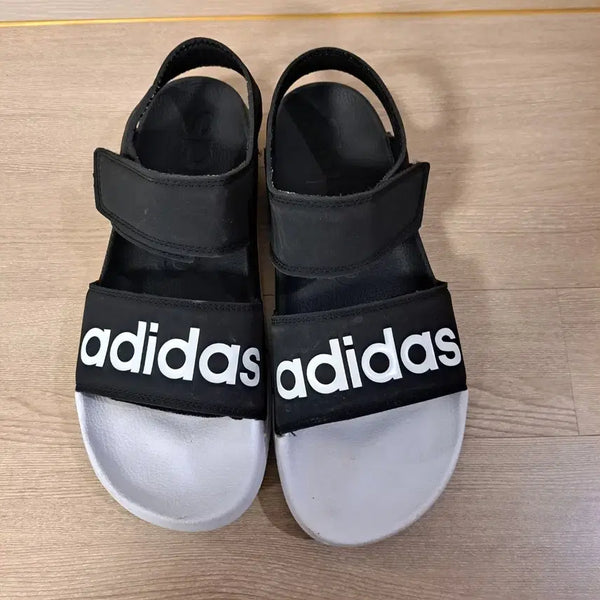 [BUNJANG] Adidas Adilette Comfort Sandals Black/White Size 275 / 아디다스 샌들 블랙/화이트사이즈275