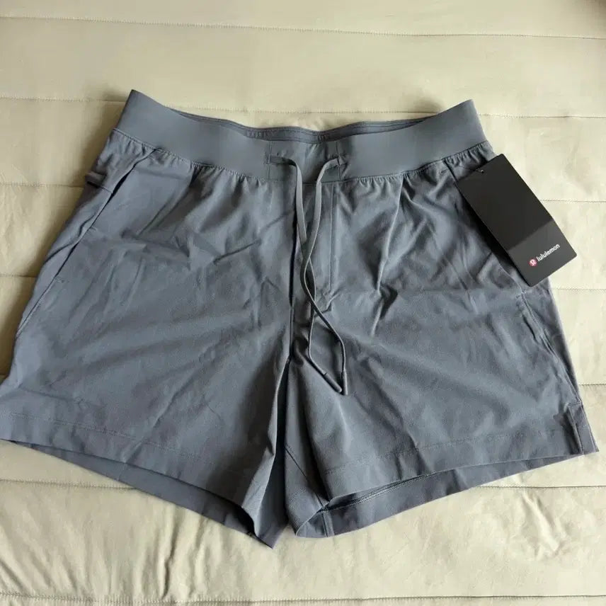 [BUNJANG] Lululemon Align Ribbed 5-Inch Linerless Shorts M New / 룰루레몬 제로드 인 라이너리스 5인치 m 새상품 판매합니다.