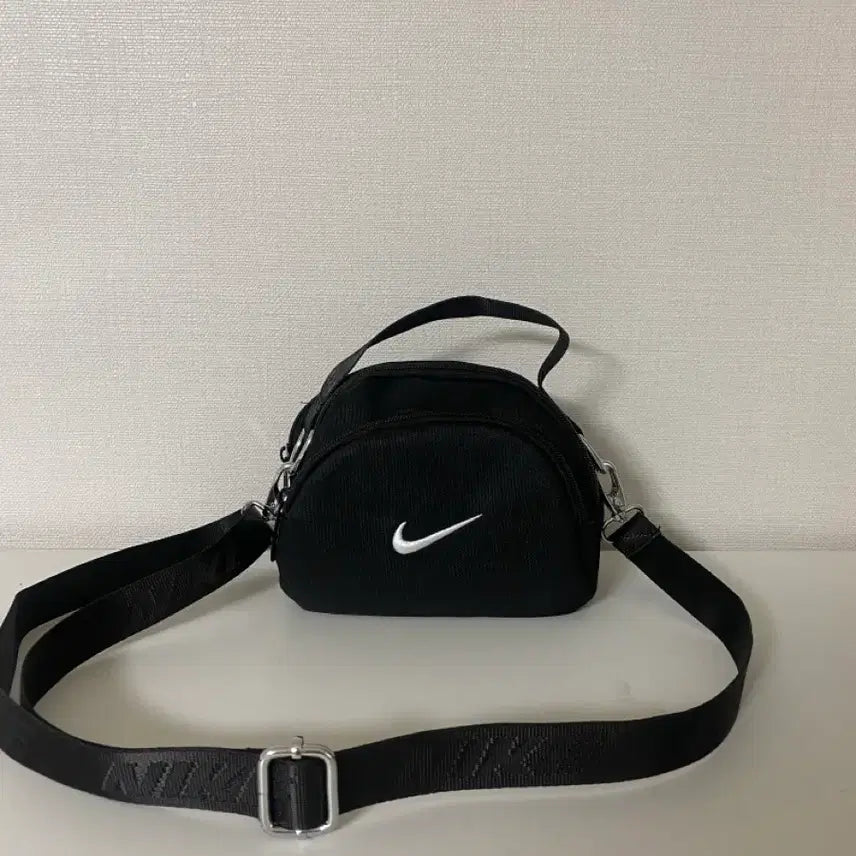 [BUNJANG] Nike Swoosh Mini Crossbody Bag Black / 나이키 스우시 미니 크로스백 블랙