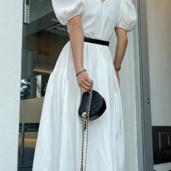 [BUNJANG] De Norita Boutique V-Neck Puff Sleeve Long Dress / 드노리타 부티크 벡브이 원피스 화이트/ 블랙 새상품