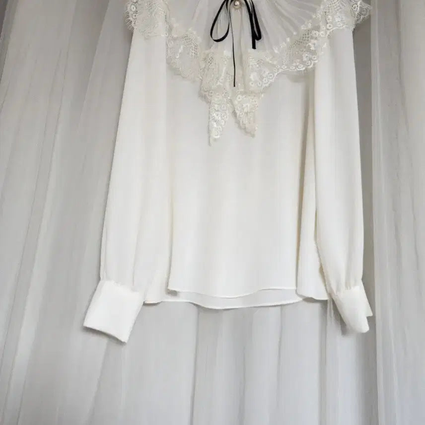 [BUNJANG] Lace Ribbon Blouse Ivory / 레이스 리본 블라우스 아이보리
