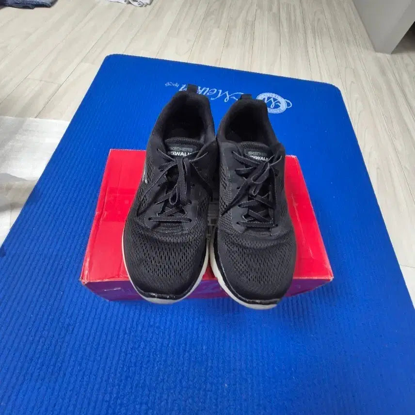 [BUNJANG] Skechers Hyper Burst Max Cushioning Walking Shoes (280mm) / 스케쳐스 하이퍼버스트 맥스쿠셔닝 280