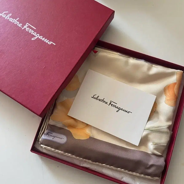 [BUNJANG] Salvatore Ferragamo Flower Pattern Silk Scarf / 페라가모 스카프