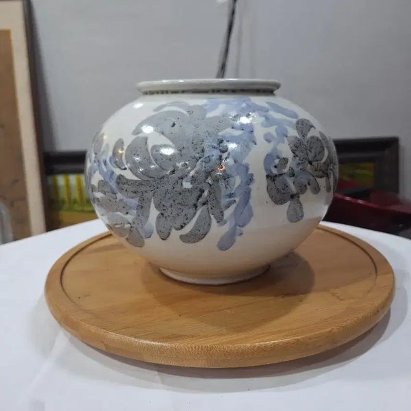 [BUNJANG] White Porcelain Moon Jar with Floral Motif / 백자 달항아리